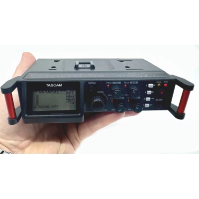Professional 4-channel digital recording system with TASCAM DR-70D and omnidirectional microphones
